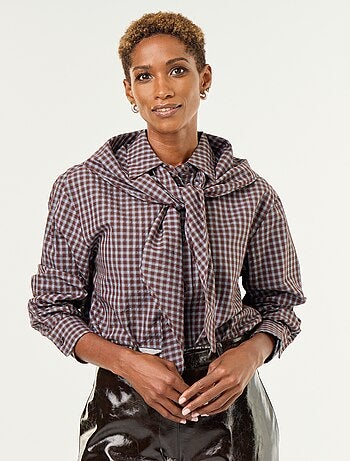 Blusa de cuadros con pañuelo