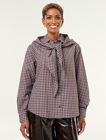 Blusa de cuadros con pañuelo
