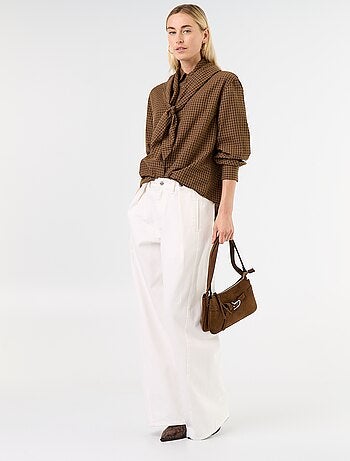 Blusa de cuadros con pañuelo