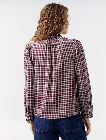 Blusa de cuello alto con volantes