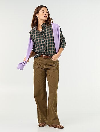 Blusa de cuello alto con volantes