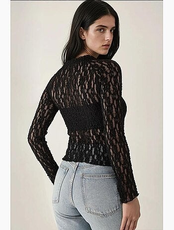 Blusa de cuello redondo de corte entallado con encaje de guipur hiccup