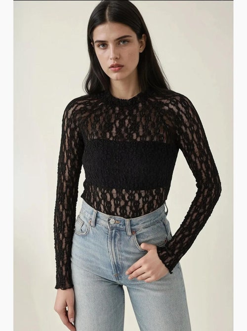 Blusa de cuello redondo de corte entallado con encaje de guipur hiccup - Kiabi Blusa de cuello redondo de corte entallado con encaje de guipur hiccup - Kiabi