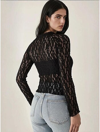 Blusa de cuello redondo de corte entallado con encaje de guipur