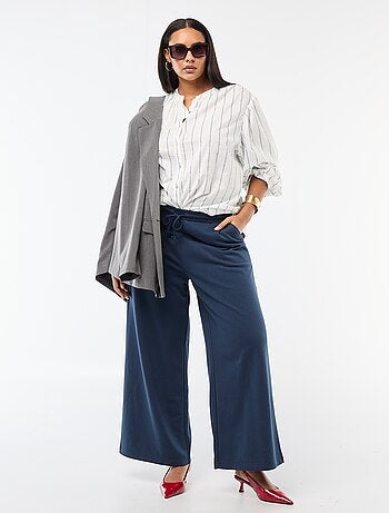 Blusa de cuello redondo y manga larga