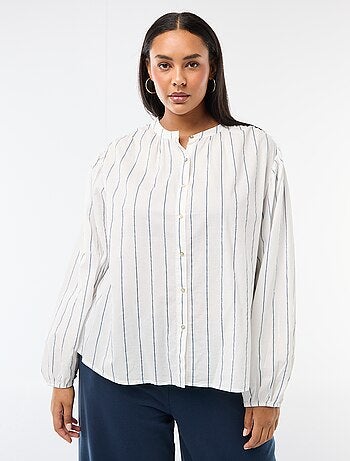 Blusa de cuello redondo y manga larga