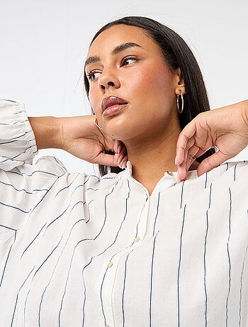 Blusa de cuello redondo y manga larga