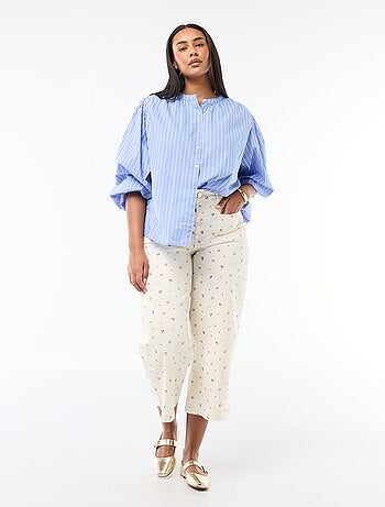 Blusa de cuello redondo y manga larga