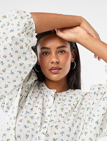 Blusa de cuello redondo y manga larga