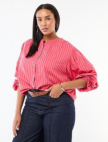 Blusa de cuello redondo y manga larga