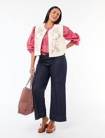 Blusa de cuello redondo y manga larga