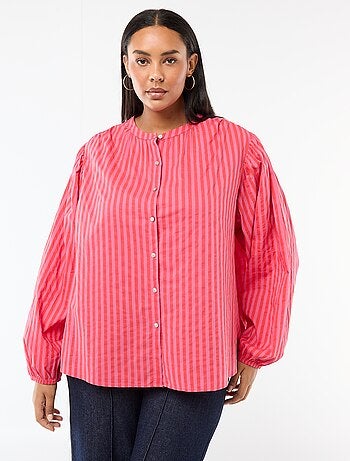 Blusa de cuello redondo y manga larga