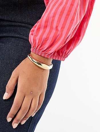 Blusa de cuello redondo y manga larga