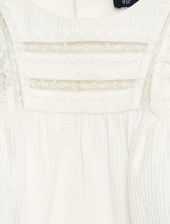 Blusa de dobby con detalle de encaje