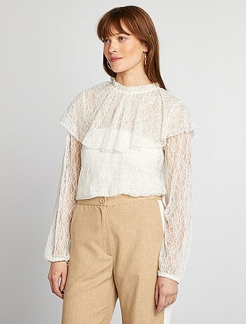 Blusa de encaje con volantes
