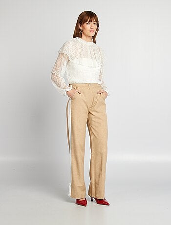 Blusa de encaje con volantes