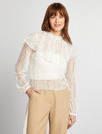 Blusa de encaje con volantes