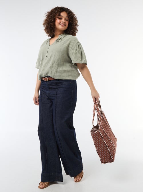 Blusa de gasa de algodón con cuello fruncido - Kiabi Blusa de gasa de algodón con cuello fruncido - Kiabi