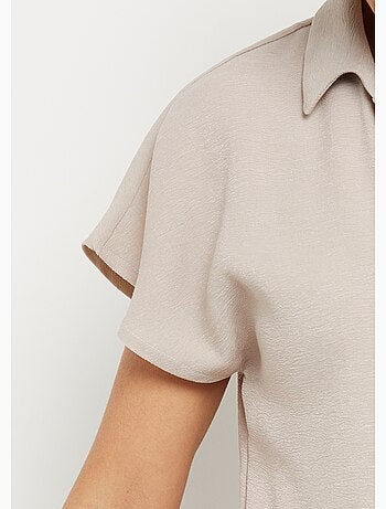 Blusa de manga corta, atada a la cintura. - Afibel