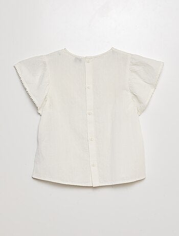 Blusa de manga corta con bordados