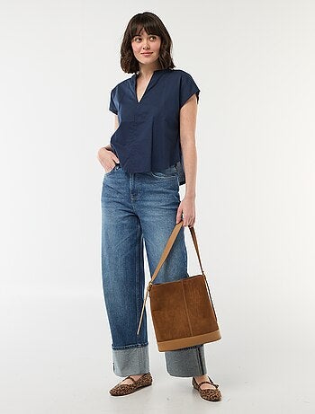 Blusa de manga corta con cuello en pico