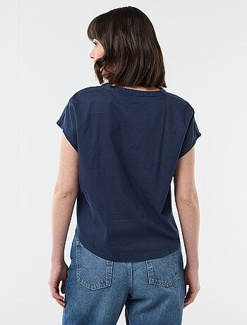 Blusa de manga corta con cuello en pico