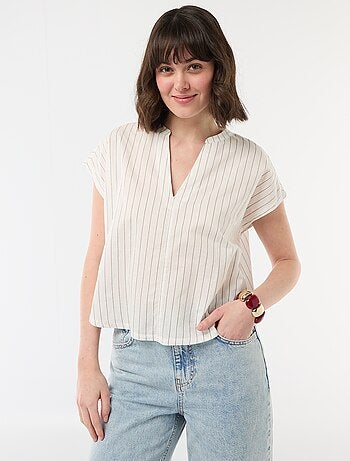 Blusa de manga corta con cuello en pico