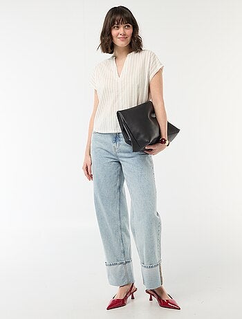 Blusa de manga corta con cuello en pico