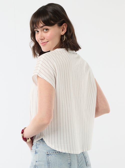 Blusa de manga corta con cuello en pico - Kiabi