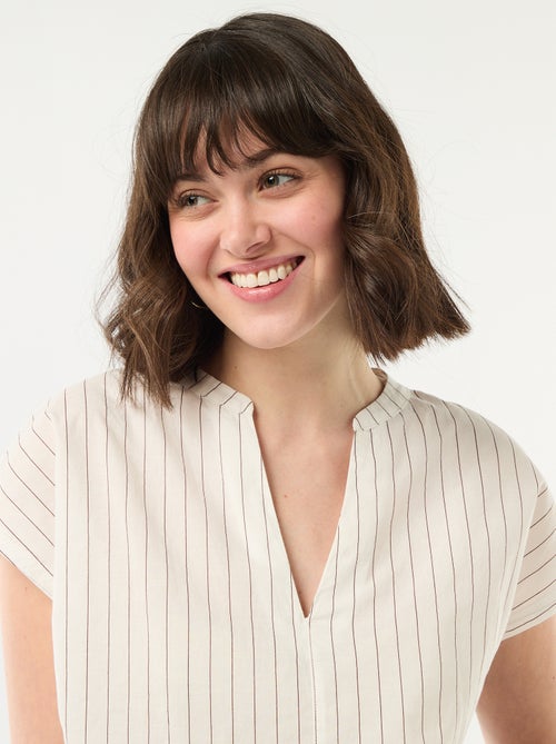 Blusa de manga corta con cuello en pico - Kiabi