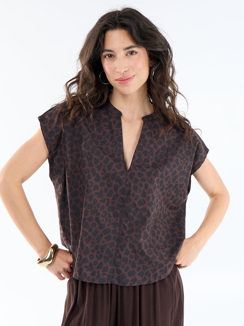Blusa de manga corta con cuello en pico Marron - Kiabi