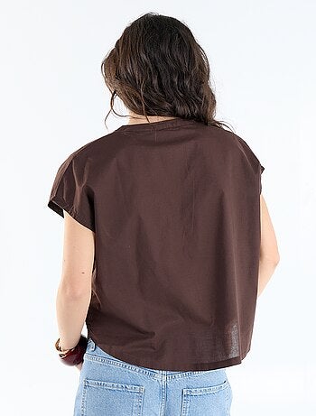 Blusa de manga corta con cuello en pico