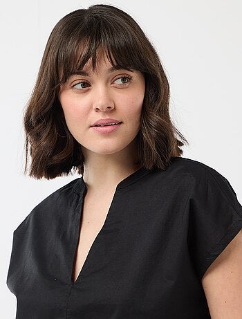 Blusa de manga corta con cuello en pico