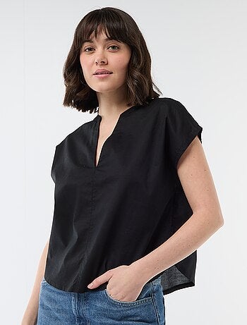 Blusa de manga corta con cuello en pico