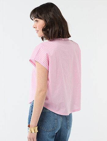 Blusa de manga corta con cuello en pico