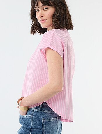 Blusa de manga corta con cuello en pico