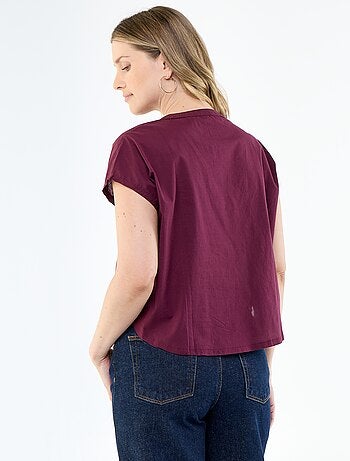 Blusa de manga corta con cuello en pico