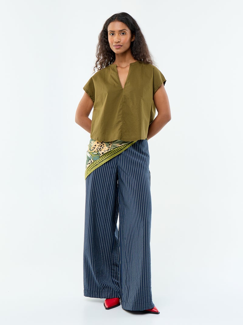 Blusa de manga corta con cuello en pico Verde - Kiabi