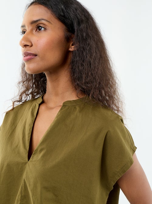 Blusa de manga corta con cuello en pico - Kiabi