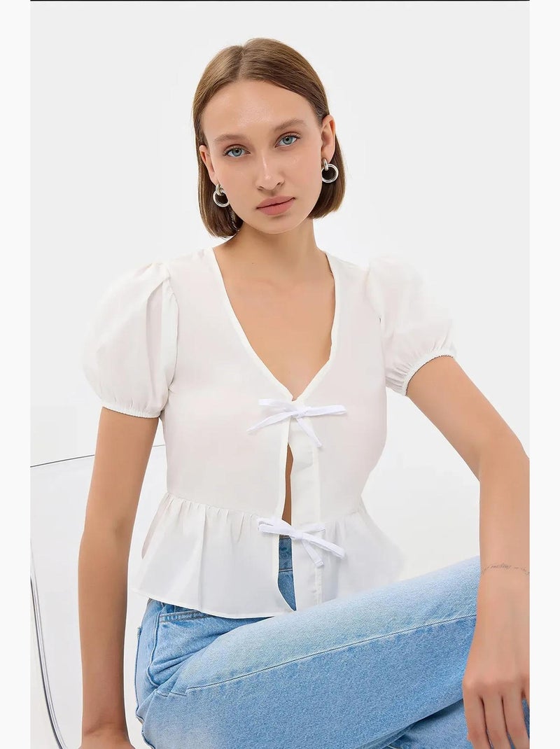 Blusa de manga corta con cuello en v y lazo frontal hiccup Blanco - Kiabi