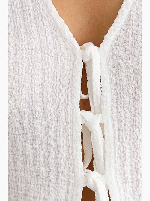 Blusa de manga corta con detalle de lazo hiccup - Kiabi Blusa de manga corta con detalle de lazo hiccup - Kiabi
