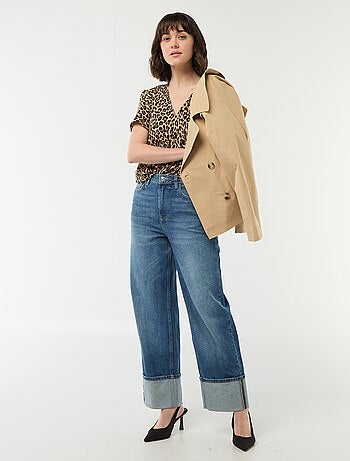 Blusa de manga corta y cuello en pico