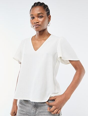 Blusa de manga corta y cuello en pico