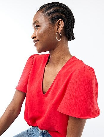 Blusa de manga corta y cuello en pico