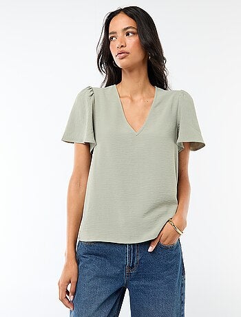 Blusa de manga corta y cuello en pico