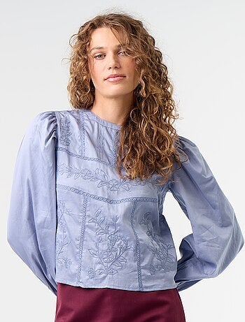 Blusa de manga larga con bordados