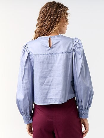 Blusa de manga larga con bordados