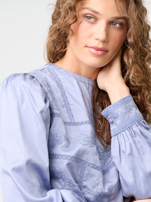 Blusa de manga larga con bordados - Kiabi