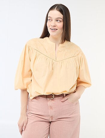 Blusa de manga larga con bordados