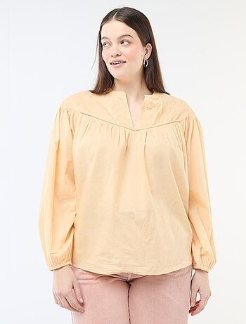 Blusa de manga larga con bordados